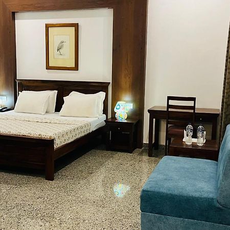 Hotel Sunbird Bharatpur Buitenkant foto