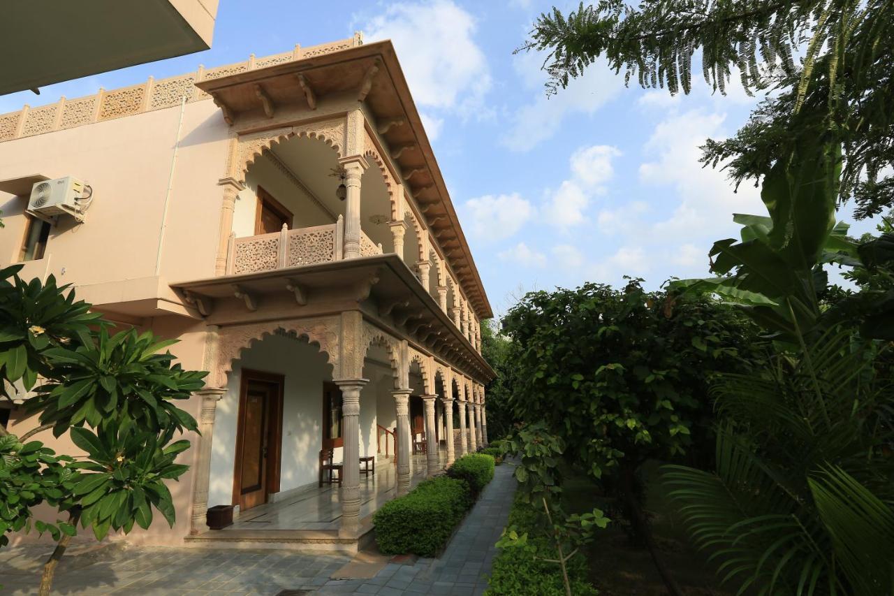 Hotel Sunbird Bharatpur Buitenkant foto