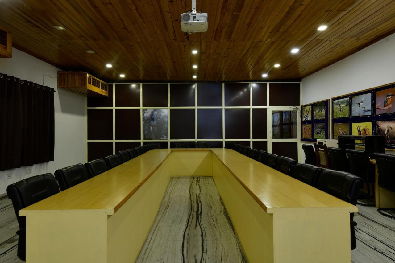 Hotel Sunbird Bharatpur Buitenkant foto