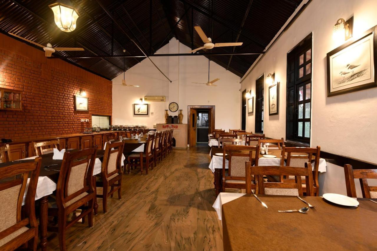 Hotel Sunbird Bharatpur Buitenkant foto