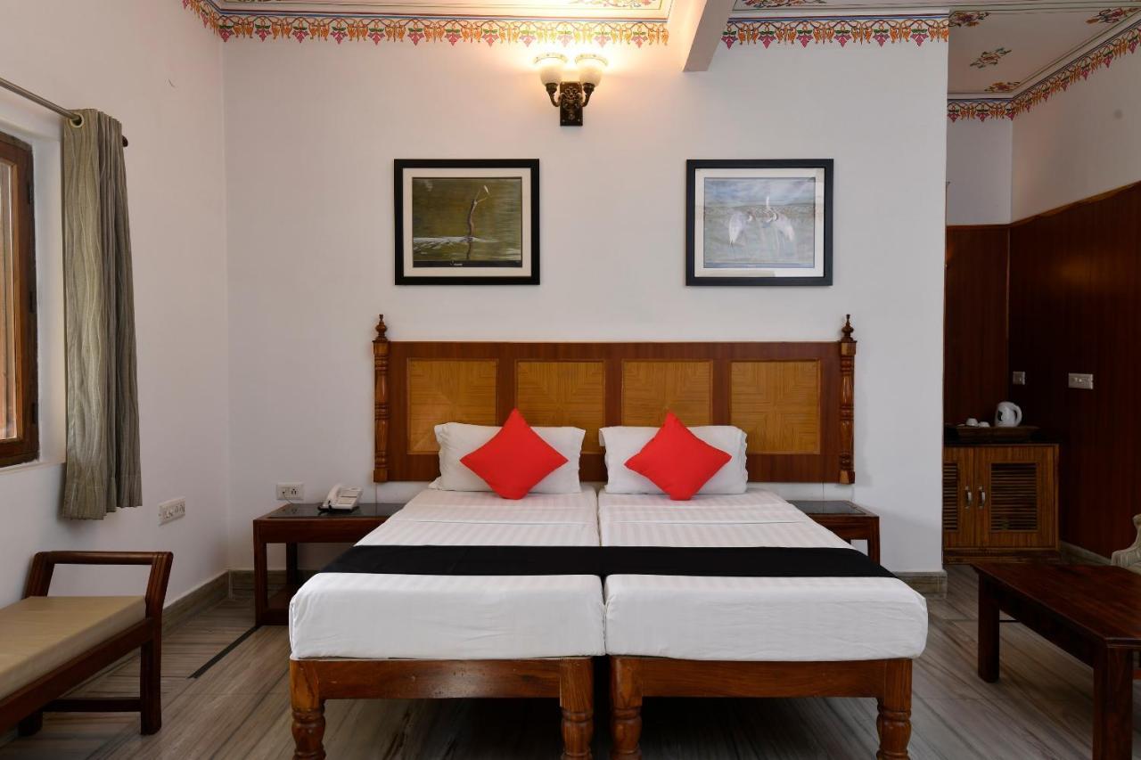 Hotel Sunbird Bharatpur Buitenkant foto