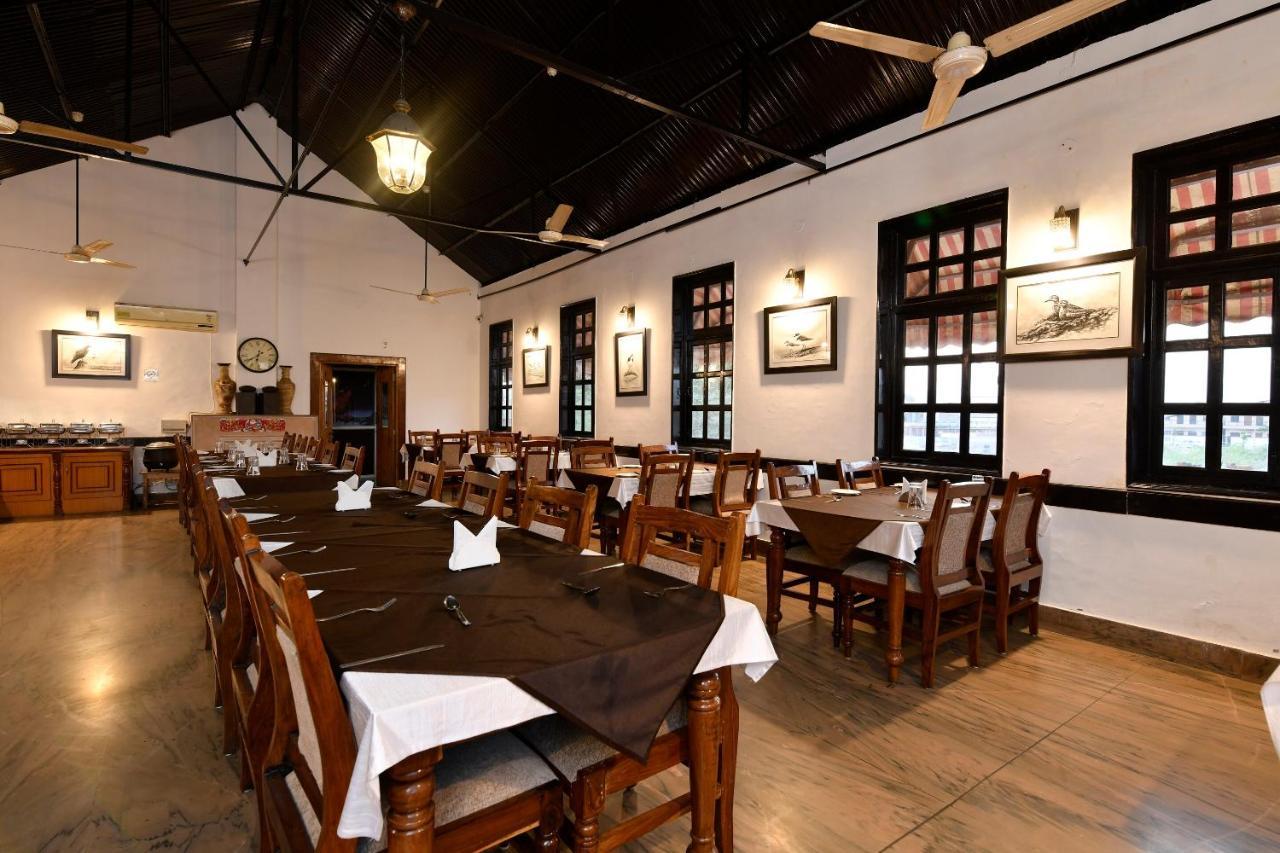 Hotel Sunbird Bharatpur Buitenkant foto