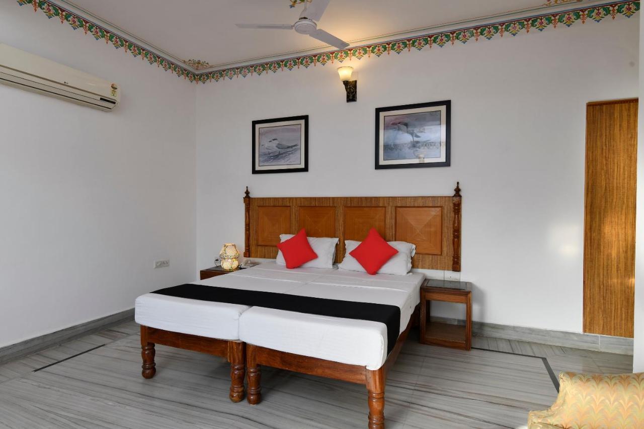 Hotel Sunbird Bharatpur Buitenkant foto