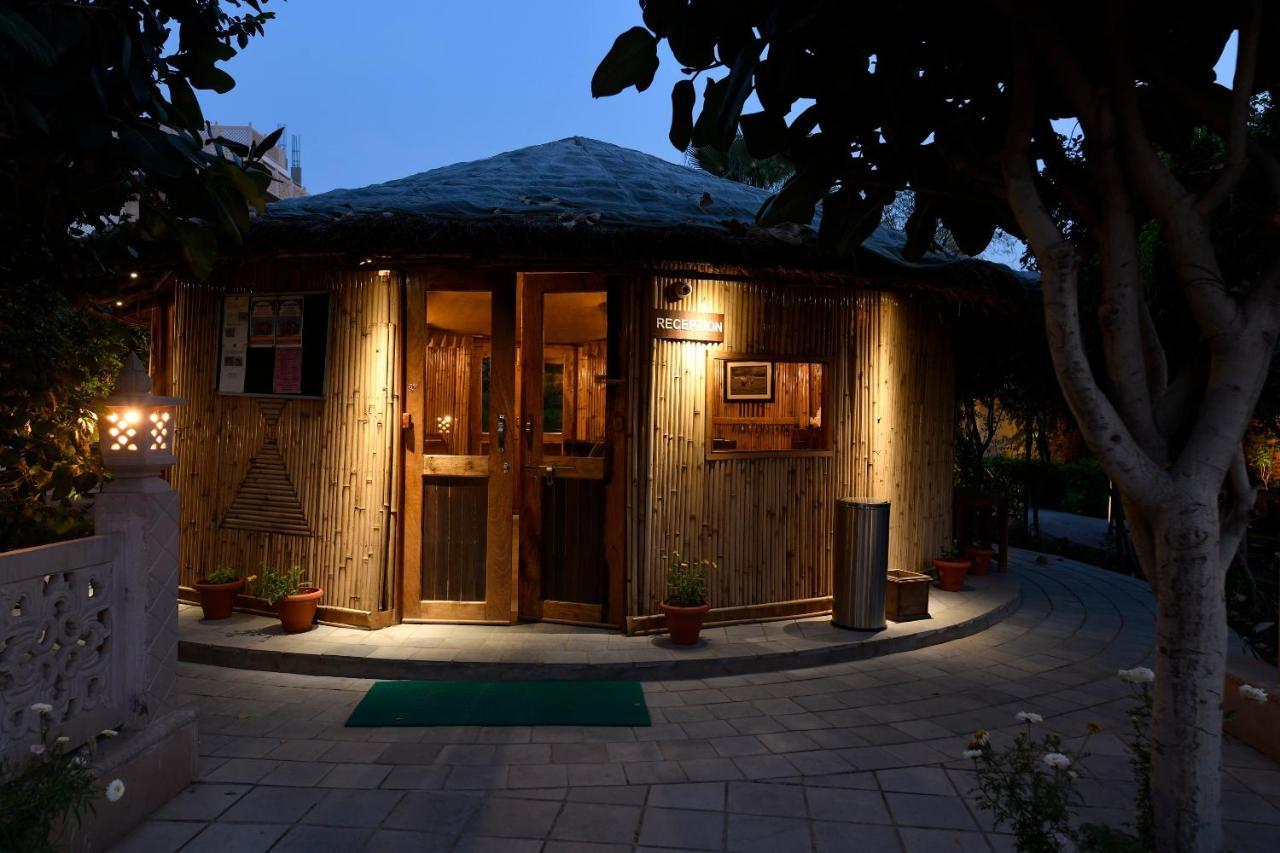 Hotel Sunbird Bharatpur Buitenkant foto