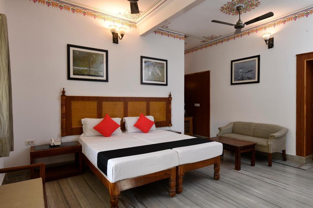 Hotel Sunbird Bharatpur Buitenkant foto