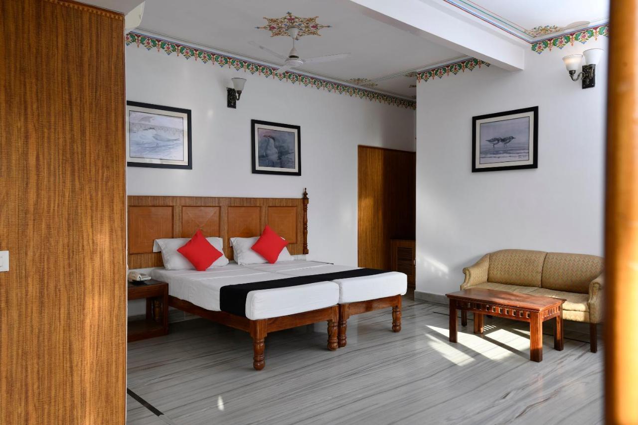 Hotel Sunbird Bharatpur Buitenkant foto