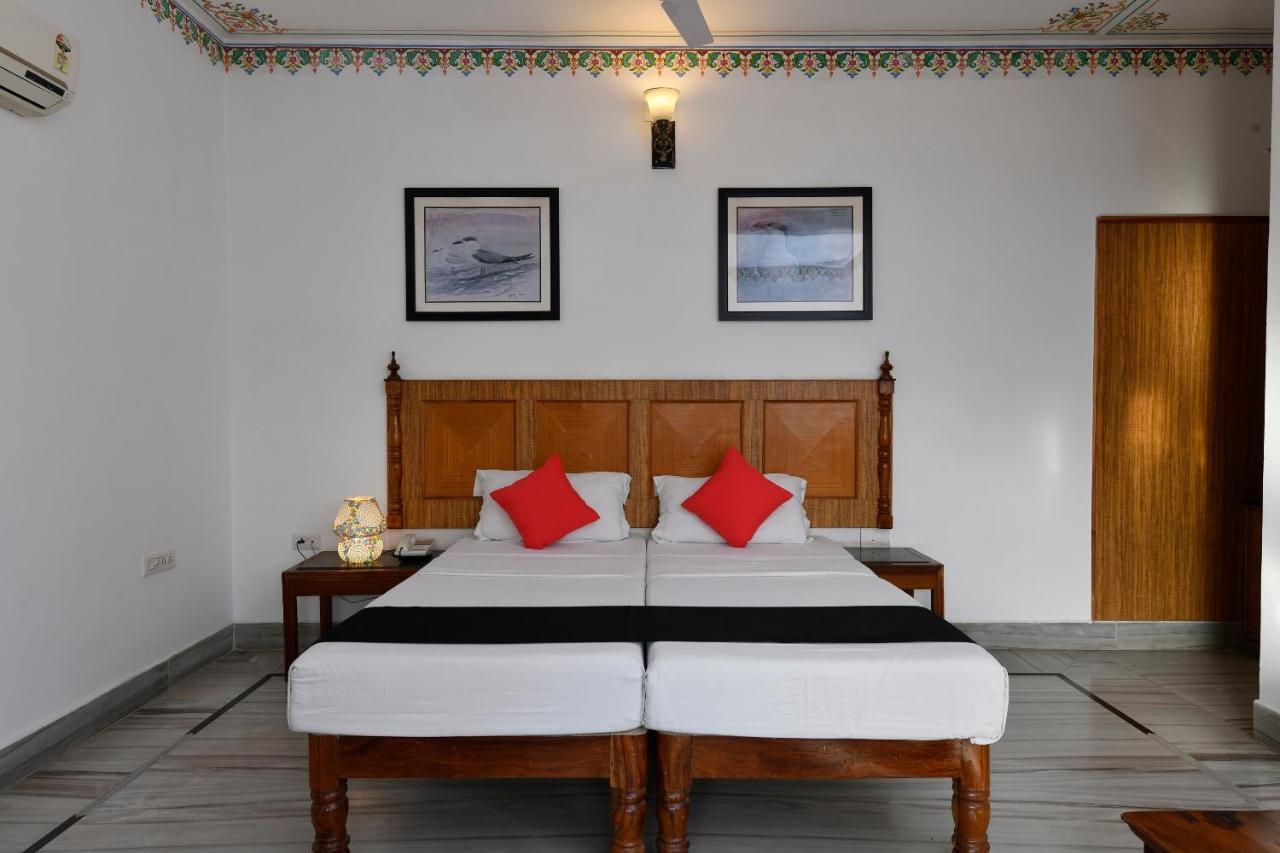 Hotel Sunbird Bharatpur Buitenkant foto