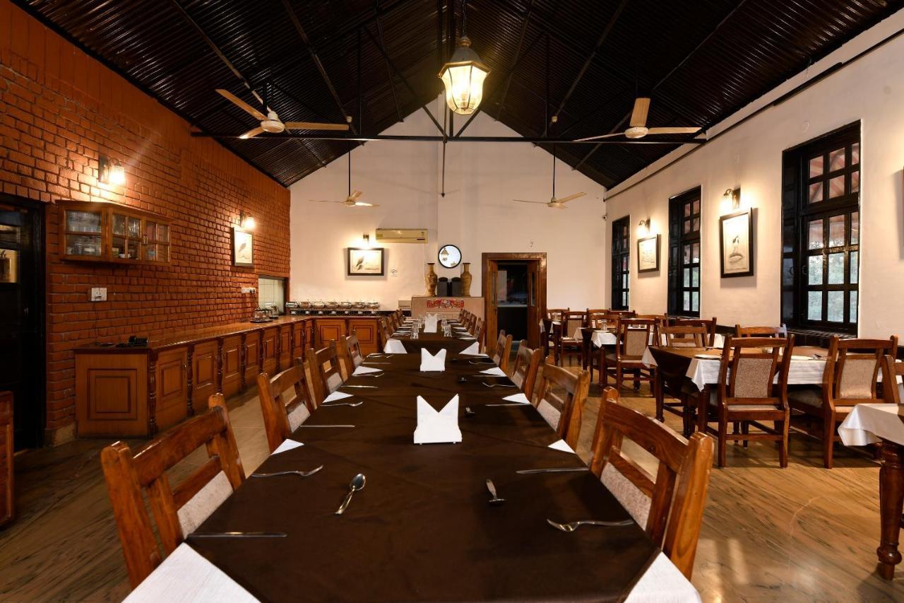 Hotel Sunbird Bharatpur Buitenkant foto