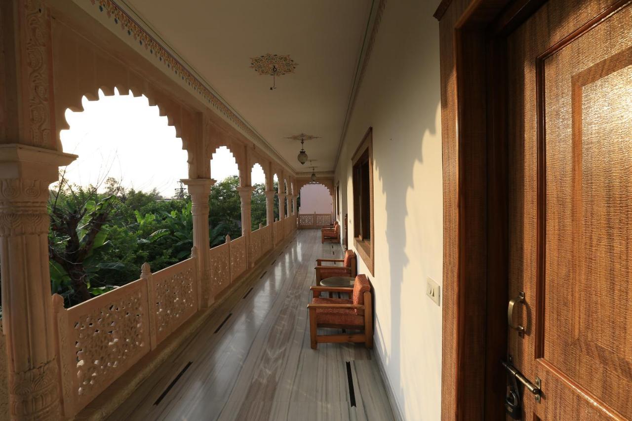Hotel Sunbird Bharatpur Buitenkant foto