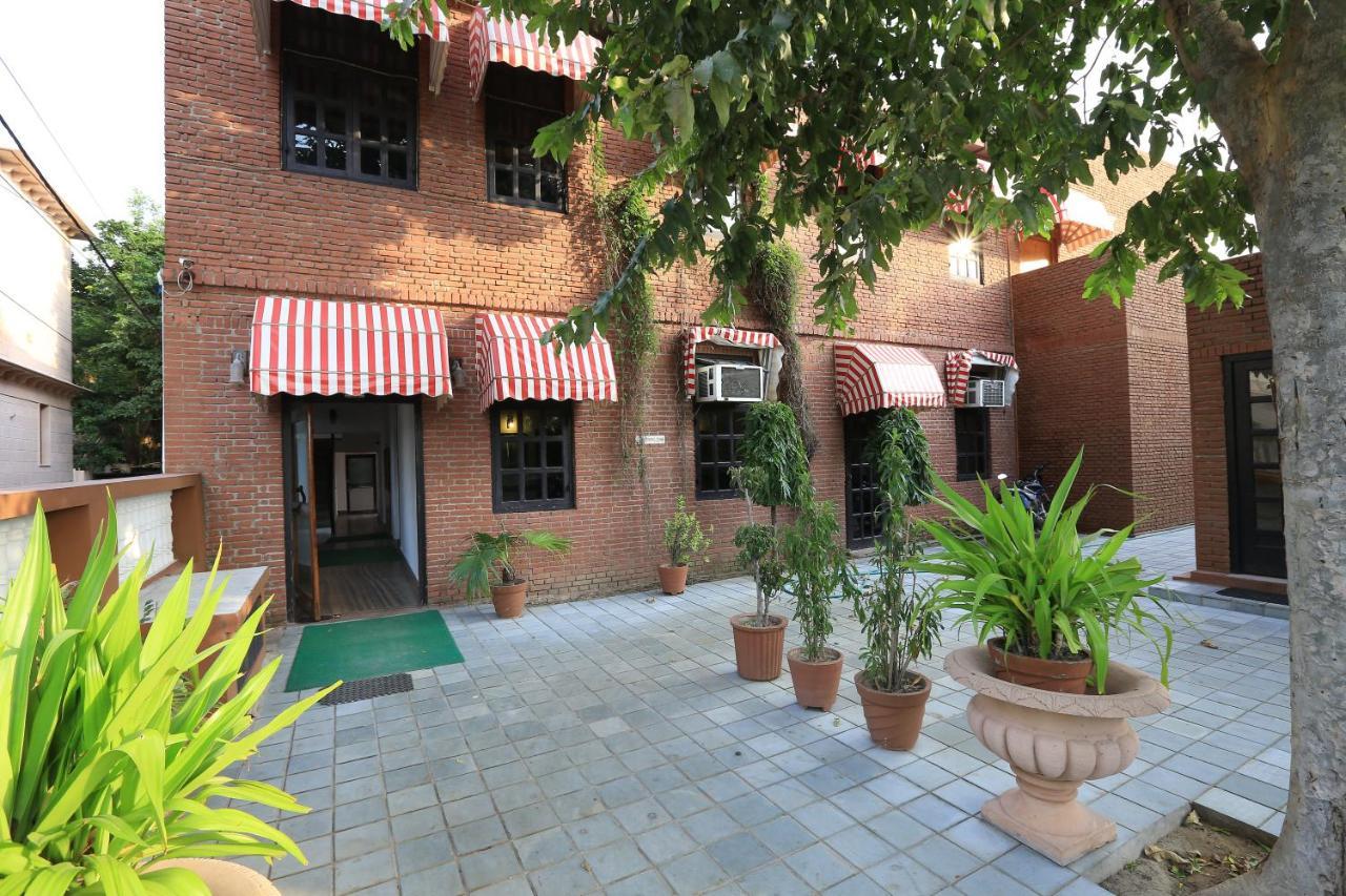 Hotel Sunbird Bharatpur Buitenkant foto