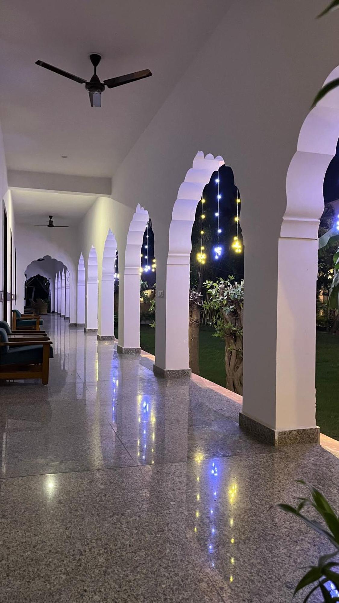 Hotel Sunbird Bharatpur Buitenkant foto