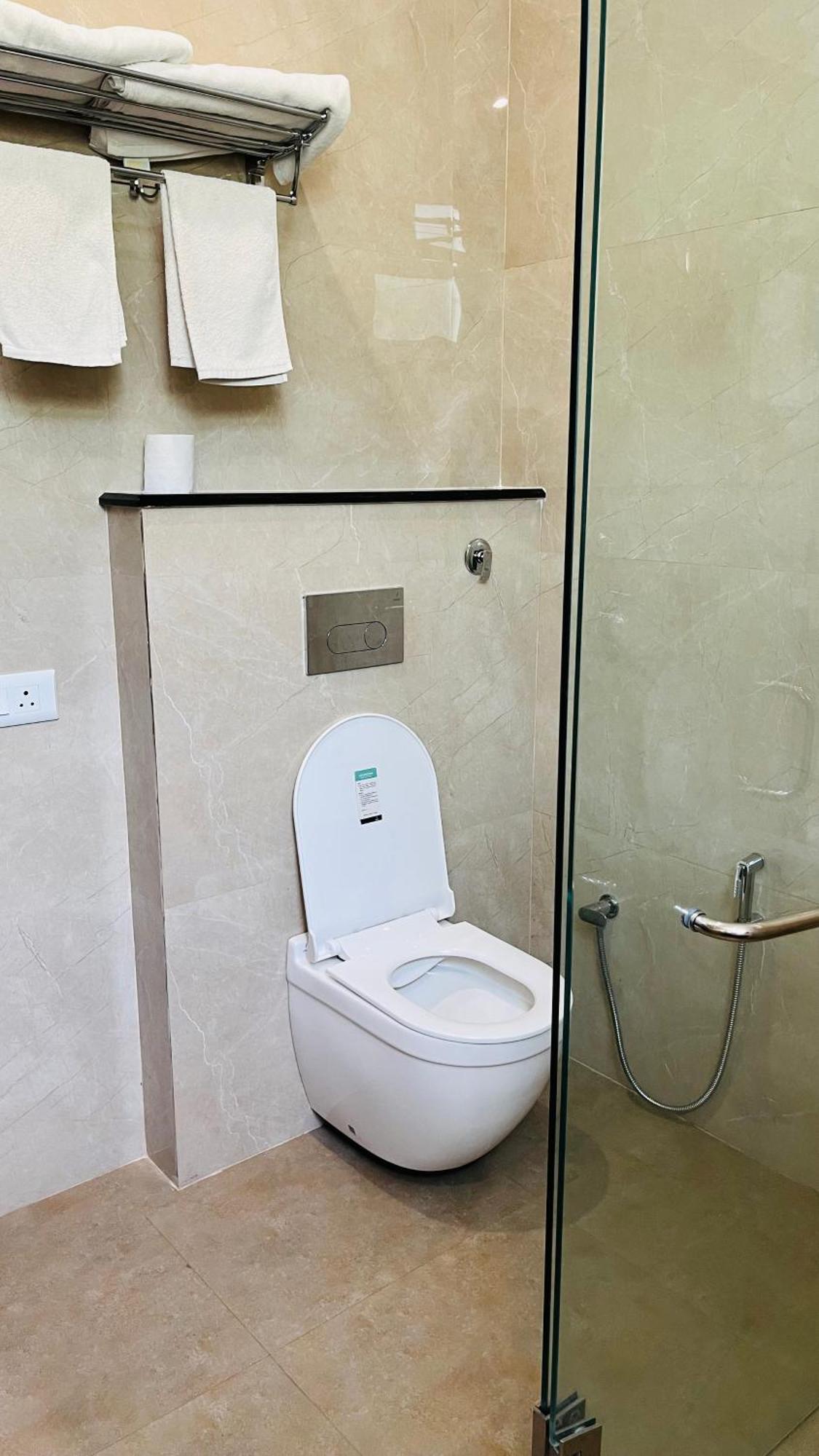 Hotel Sunbird Bharatpur Buitenkant foto