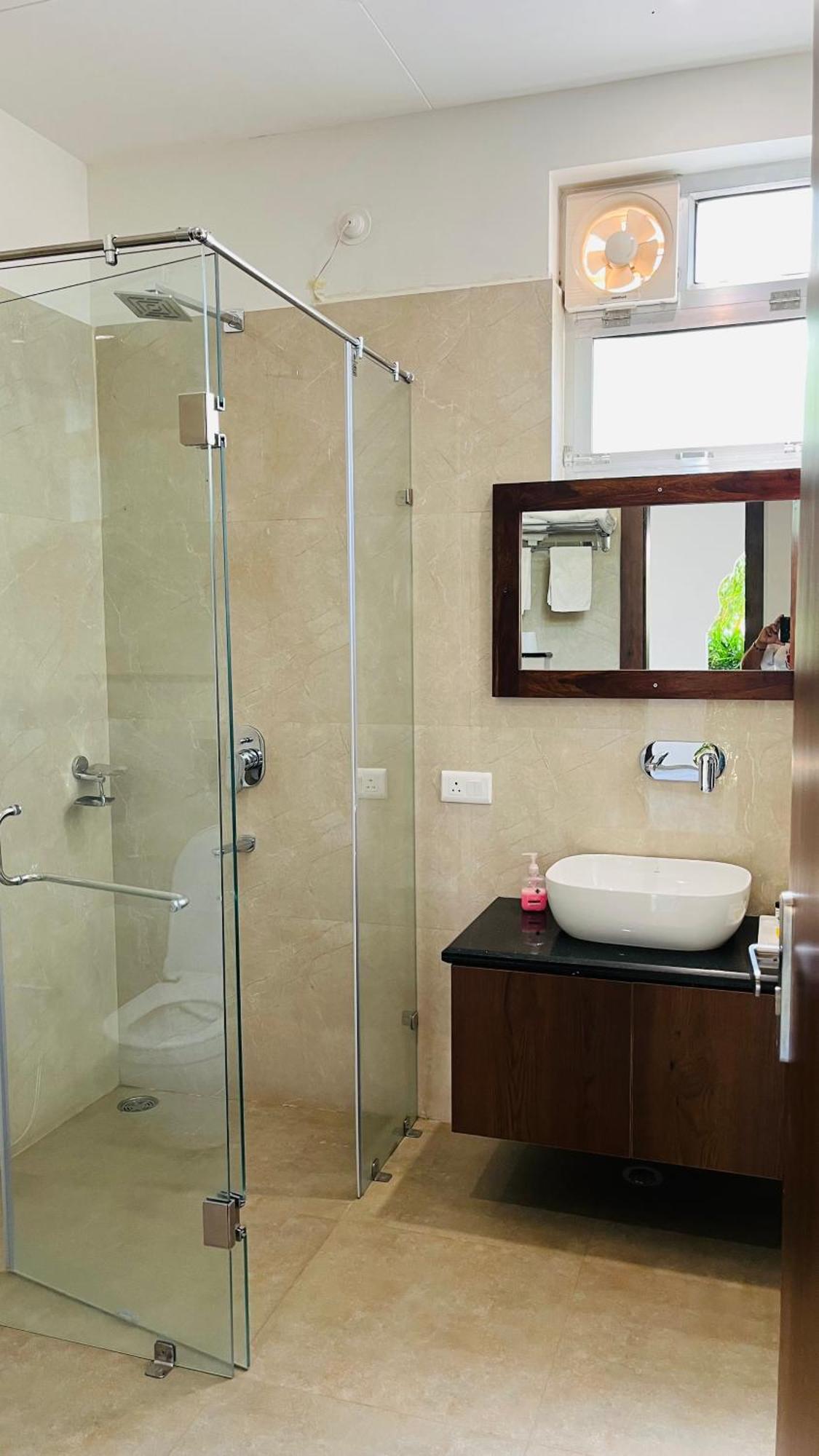 Hotel Sunbird Bharatpur Buitenkant foto