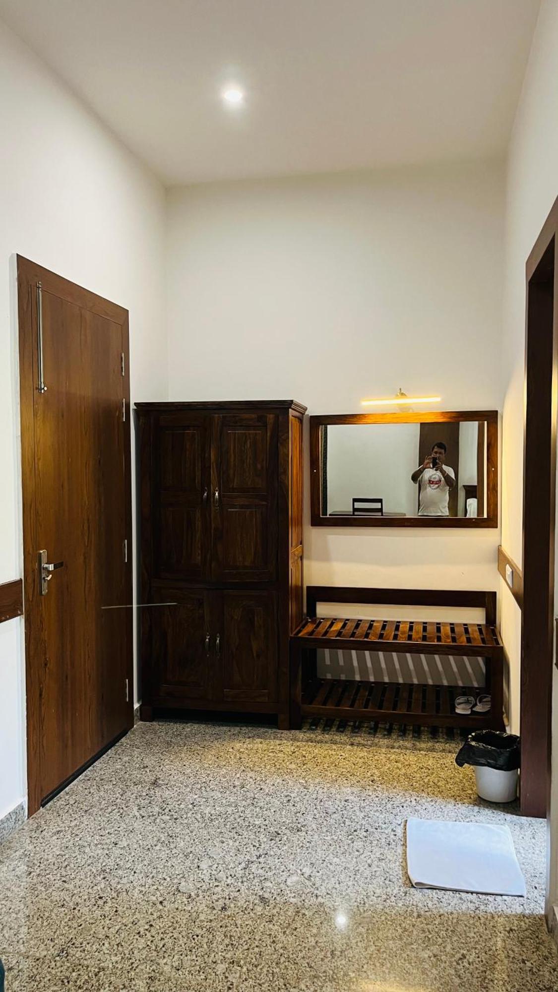 Hotel Sunbird Bharatpur Buitenkant foto