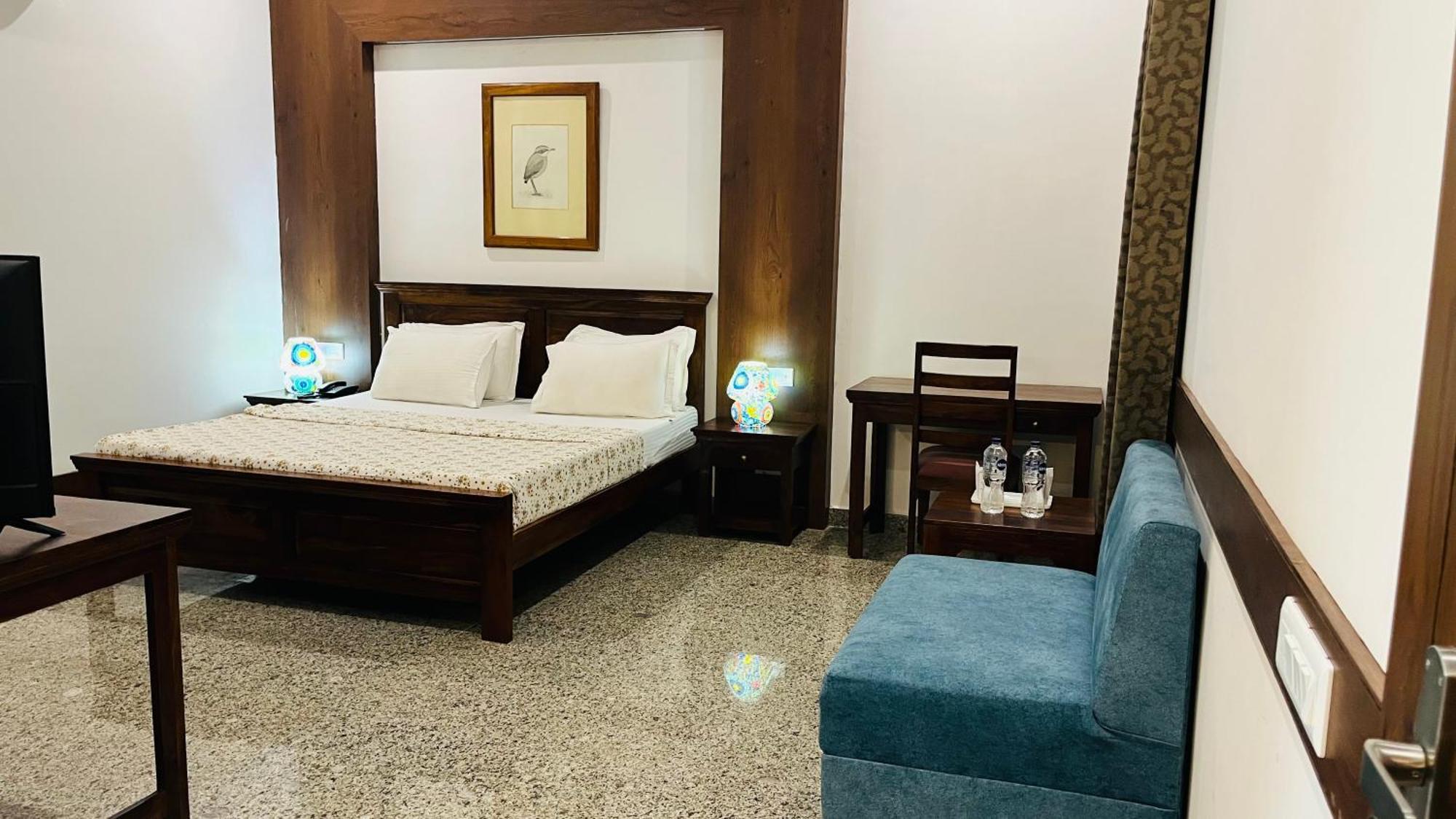 Hotel Sunbird Bharatpur Buitenkant foto